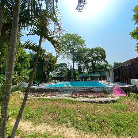 Nature Safari Camp Chitwan Exterior photo