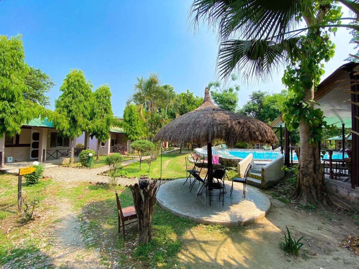 Nature Safari Camp Chitwan Exterior photo